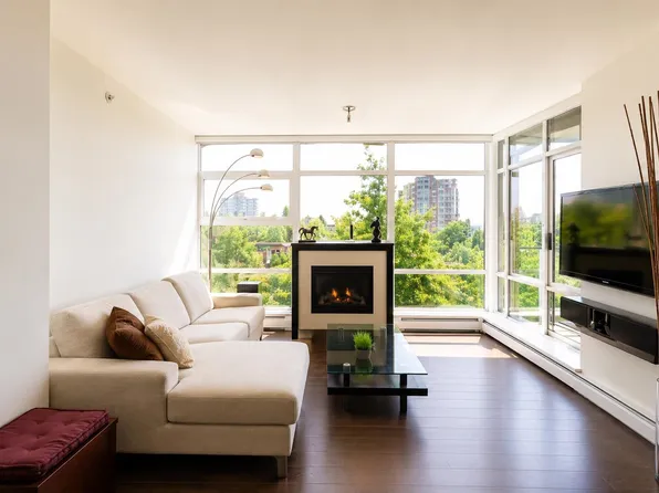 158 W 13th St #505, North Vancouver, BC V7M 0A7