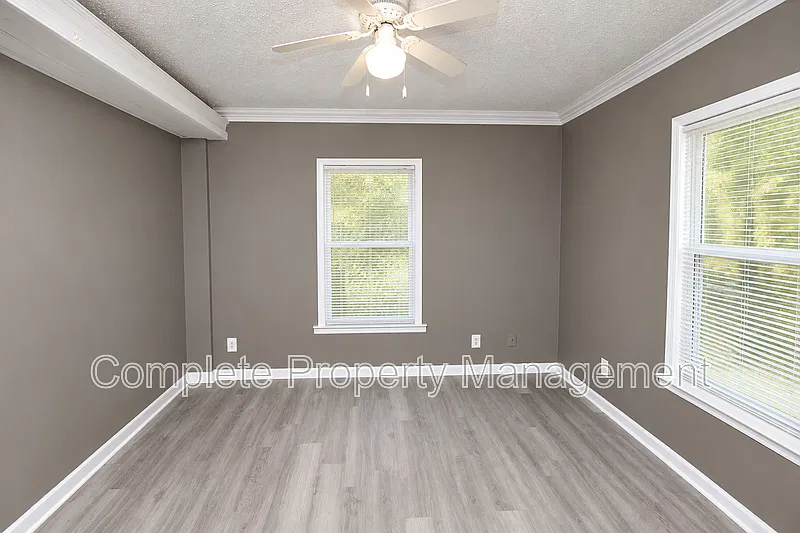 3 bed, 1.0 bath, 1012 sqft, $1,400 — Photo 4