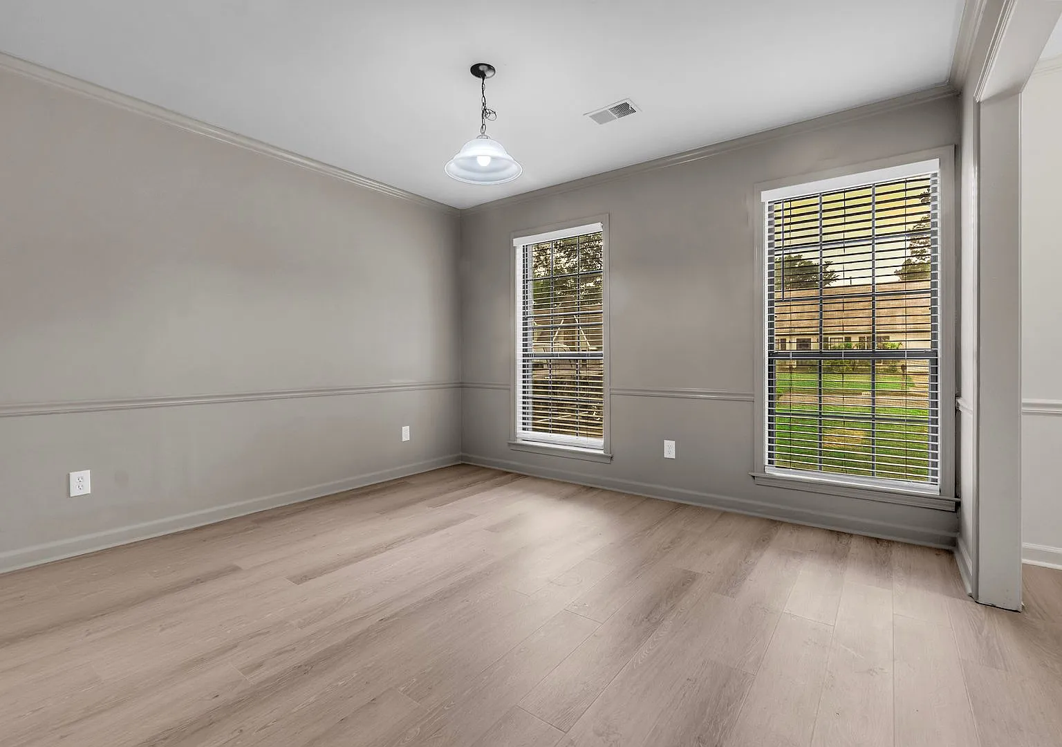 Beautifully Renovated 4-Bedroom Home with Fifth Bedroom or Bonus-Room Option — Photo 3
