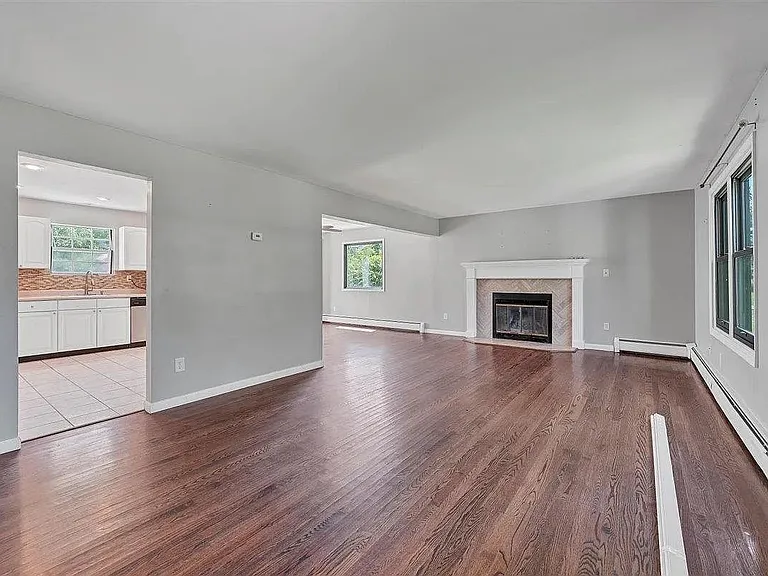 54 Capital Dr — Photo 35