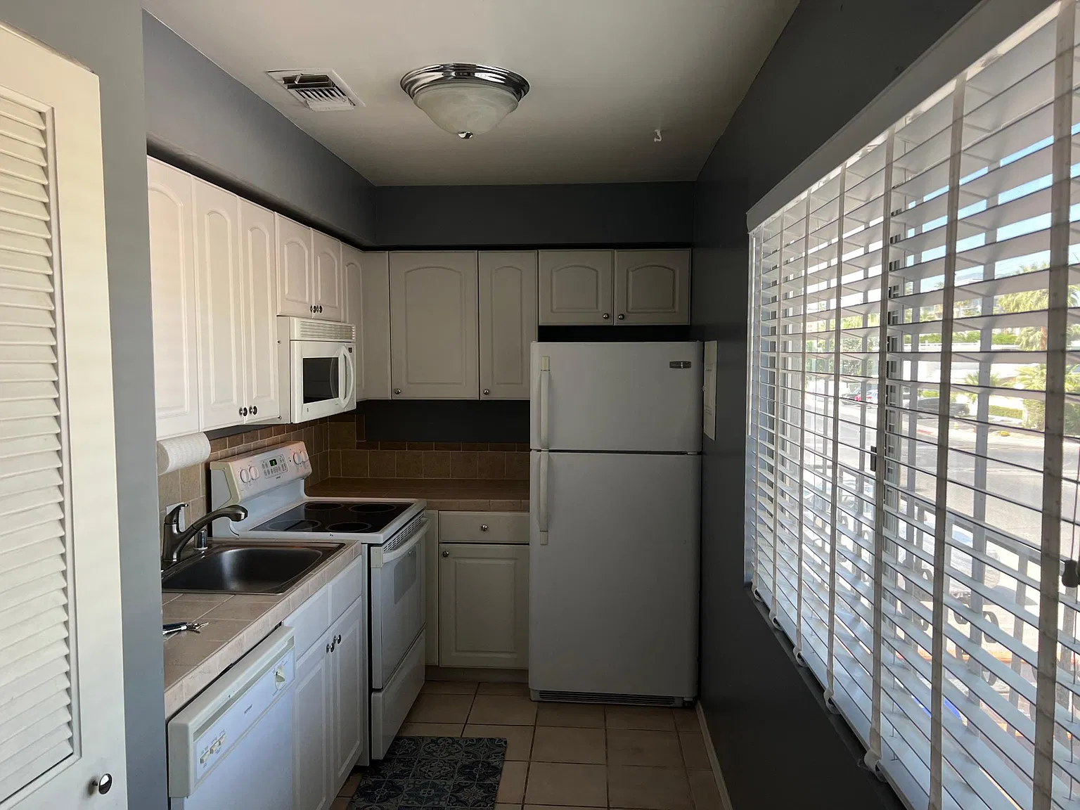 221 S Cahuilla Rd — Photo 4