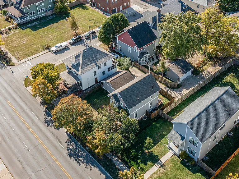 2410 N College Ave — Photo 59
