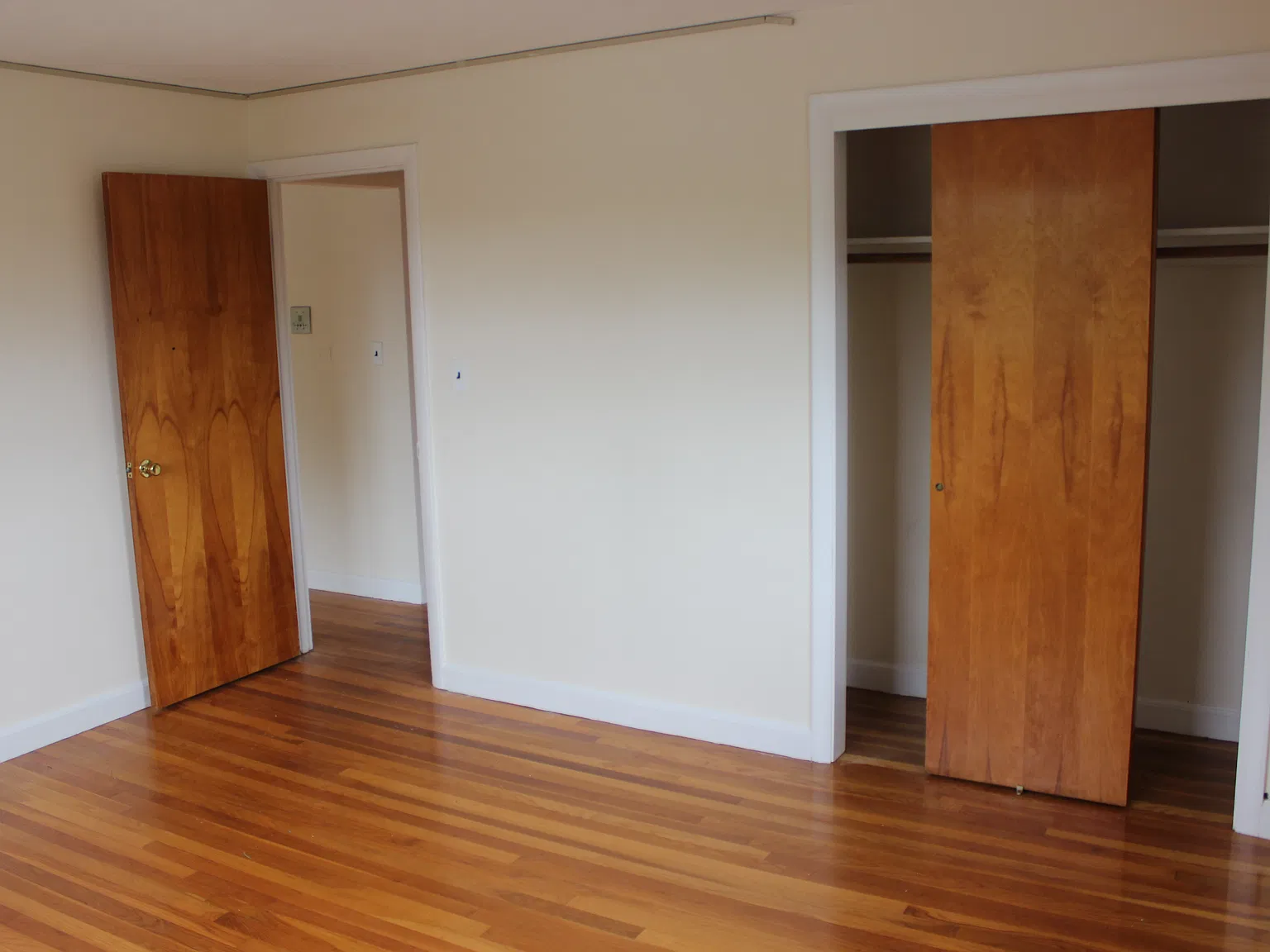 2 bed, 710 sqft, $2,400 — Photo 1