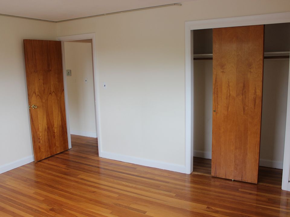 1st image of 31 Warren St APT 2-4