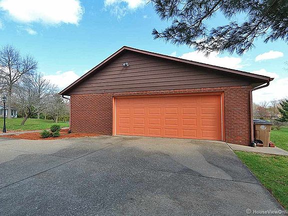 4th image of 2718 Plymouth Dr