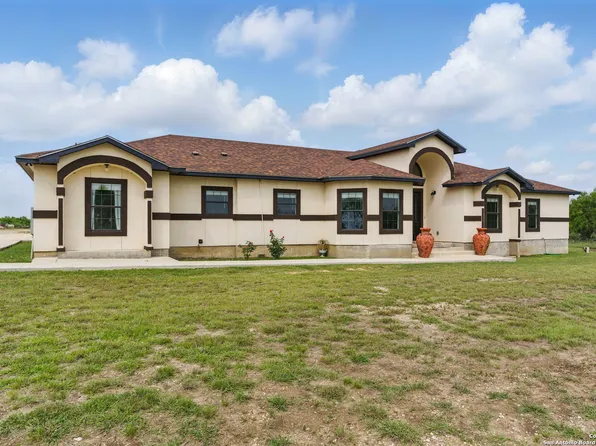 1110 Atascosa County Road 101, Floresville, TX 78114