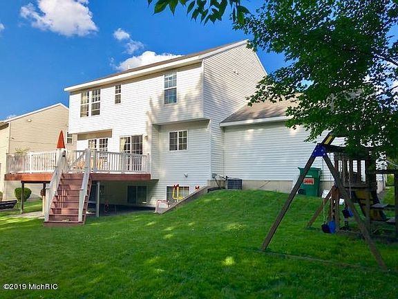 4th image of 5571 W Grove Dr SE