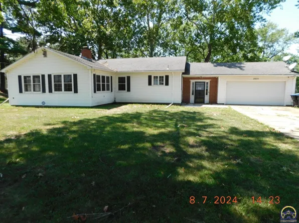 2835 SW Fairway Dr, Topeka, KS 66611