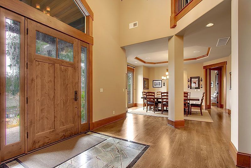 1st image of 208 S Sherman Dr