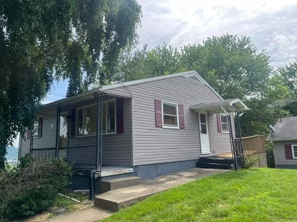 102 Maple St, Russell, KY 41169