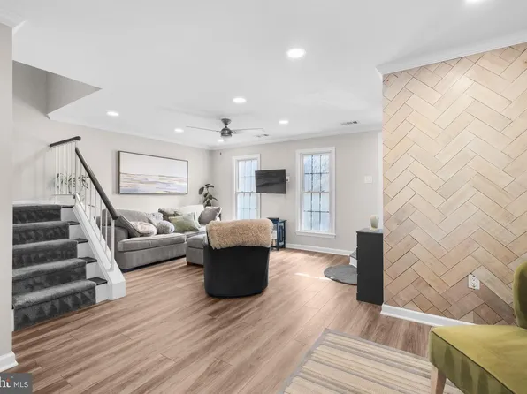 7552 Blanford Ct, Alexandria, VA 22315