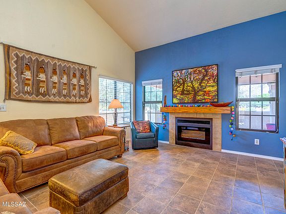 2nd image of 216 E Horizon Cir