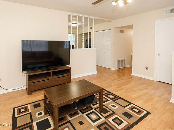 4th image of 11102 Albion Dr