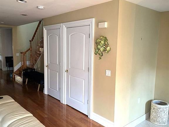 4th image of 333 Roff Ave