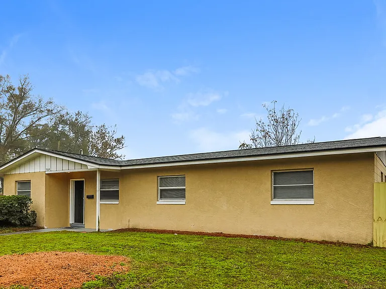 5664 Hillman Dr — Photo 3