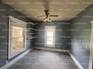712 E 7th St, Newton, KS 67114