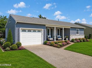 16 Whitmore Dr, Toms River, NJ 08757