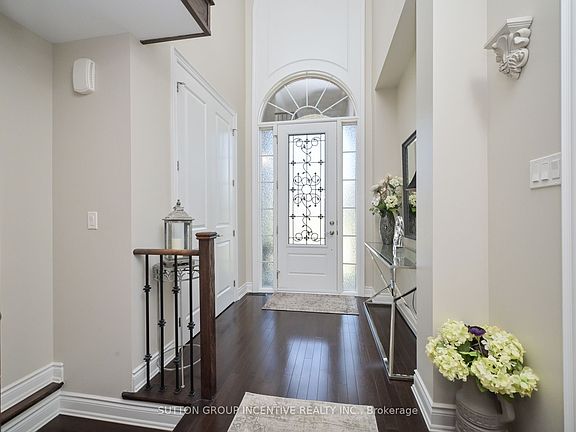 3rd image of 4 Westmount Dr