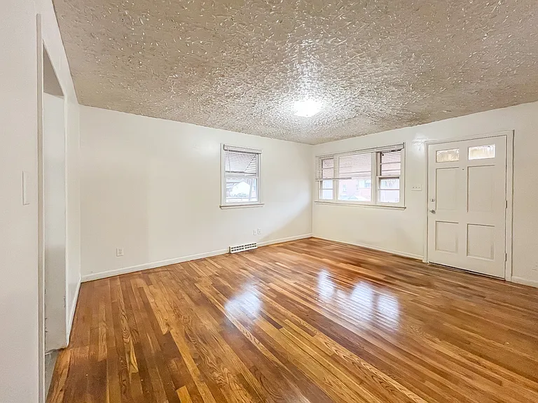 305 S 9th Ave — Photo 11