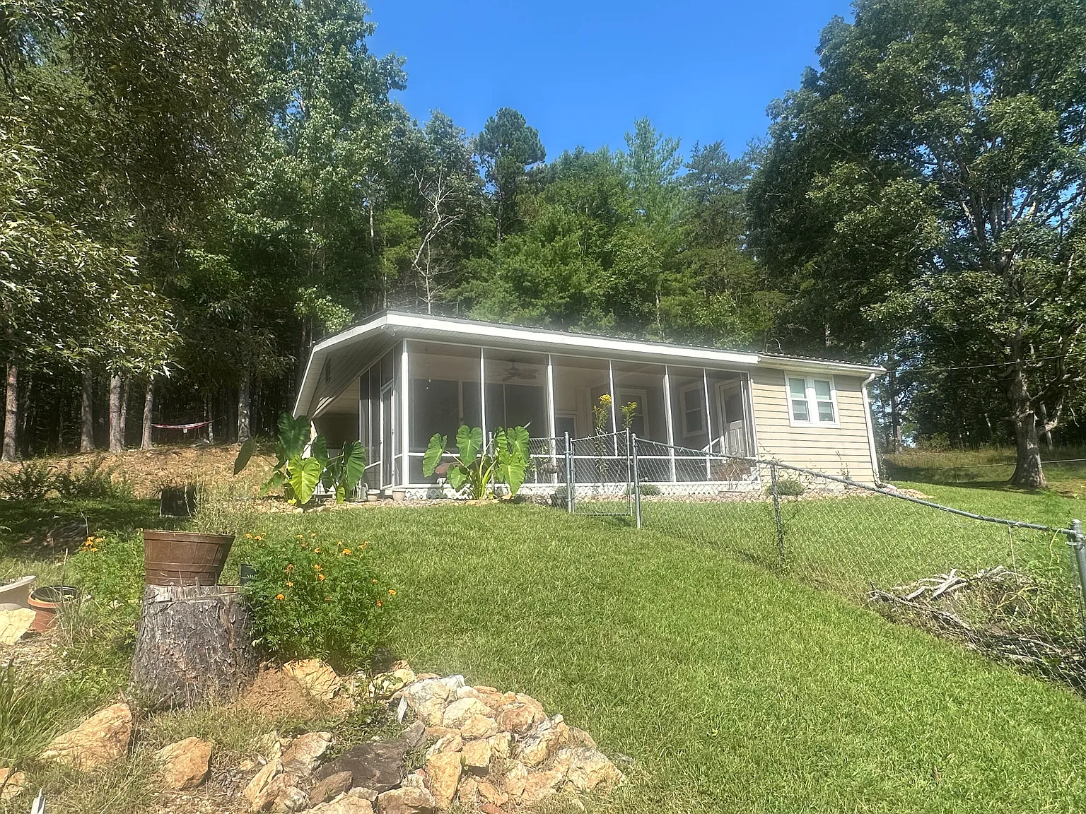 2 bed, 1.5 bath, 1004 sqft, $2,300 — Photo 3