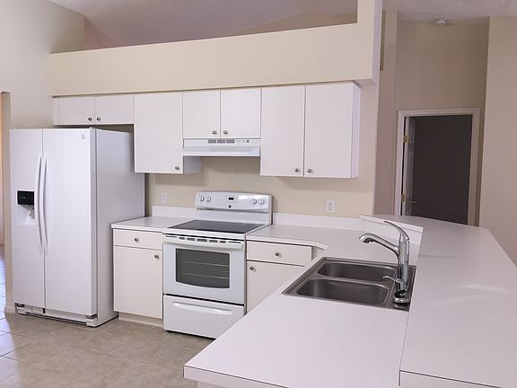 2nd image of 2670 Forest Run Dr