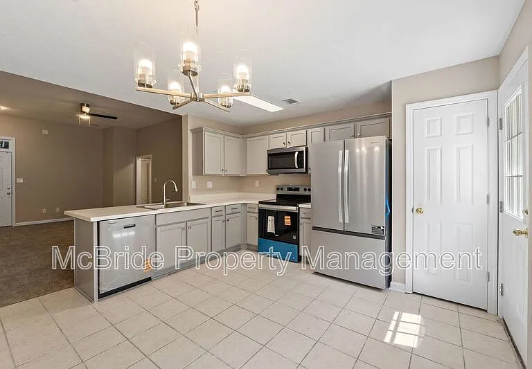 2908 Carey Ct — Photo 4