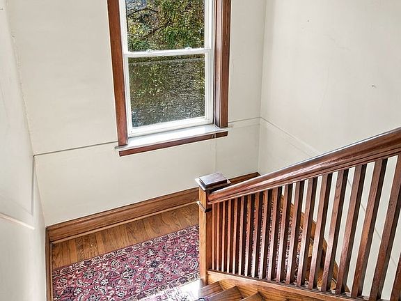 3rd image of 3046 N Davlin Ct