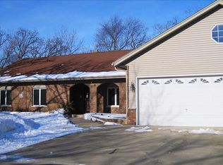 W3910 Scotch Heather Ln, Elkhorn, WI 53121