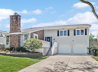 308 Sutherland Ln, Bloomingdale, IL 60108