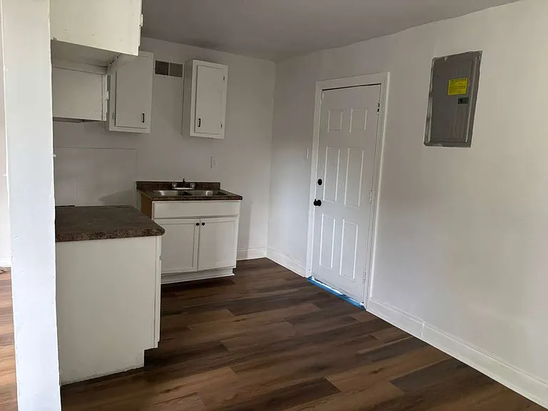 2919 Beatty St — Photo 15