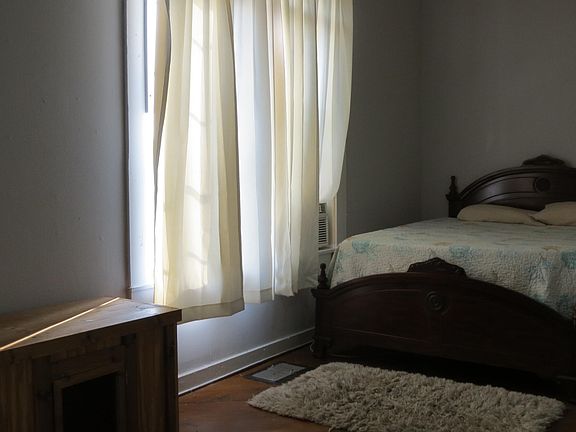 4th image of 303 N 1st St