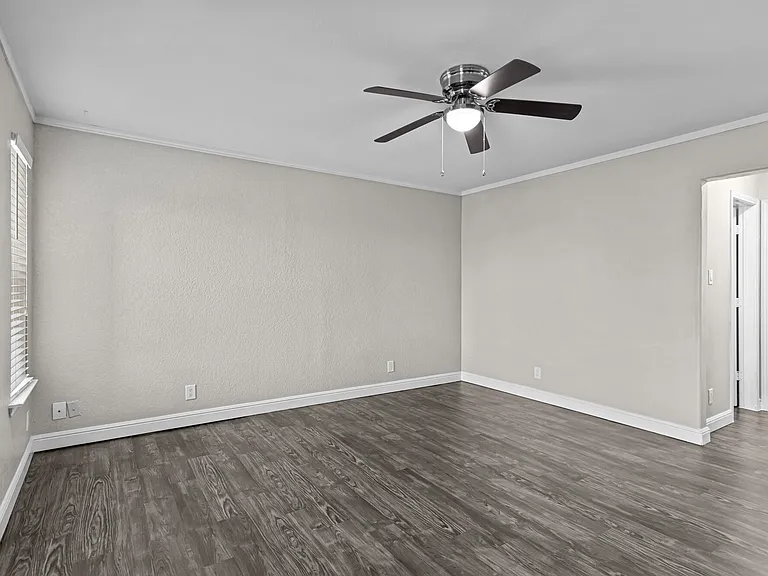 1520 Crawford Ct — Photo 4