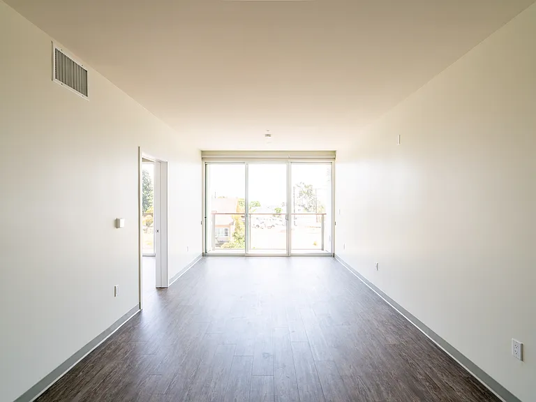 2828 Broadway — Photo 44