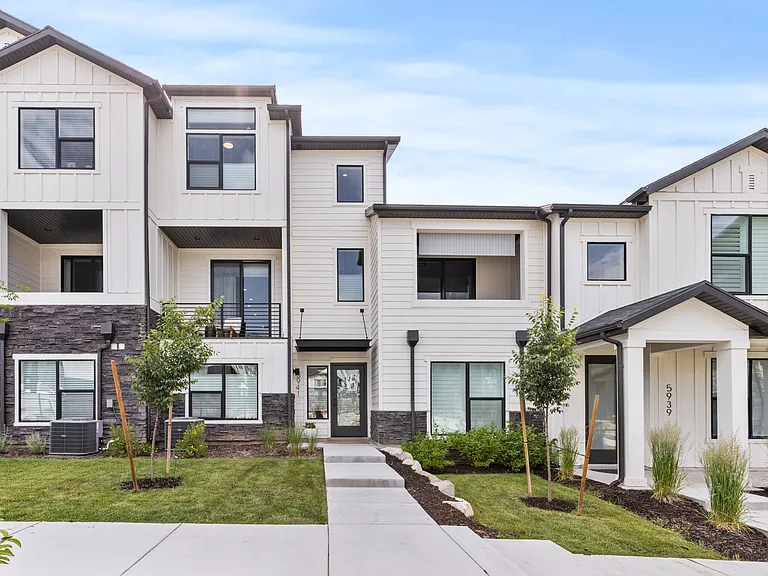 5941 N Cardiff Pass Dr — Photo 1