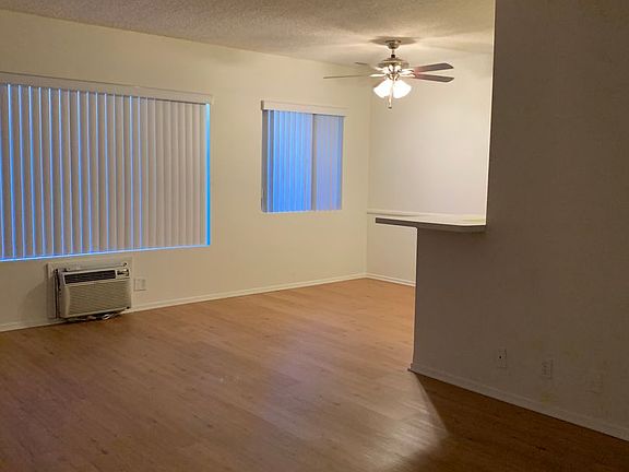 4th image of 7067 Hawthorn Ave APT 17