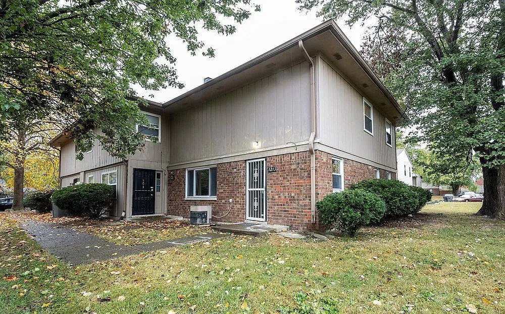 3213 Lupine Dr photo 1