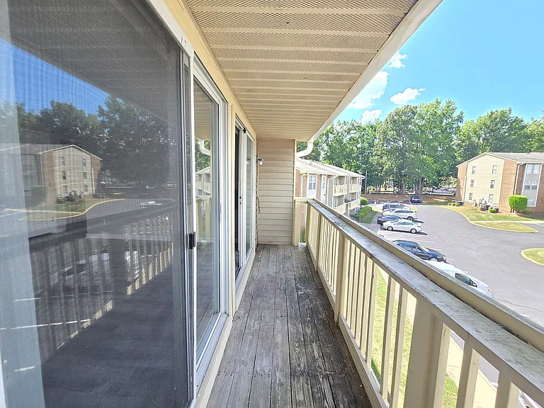 1614 Arlyn Cir #M — Photo 11