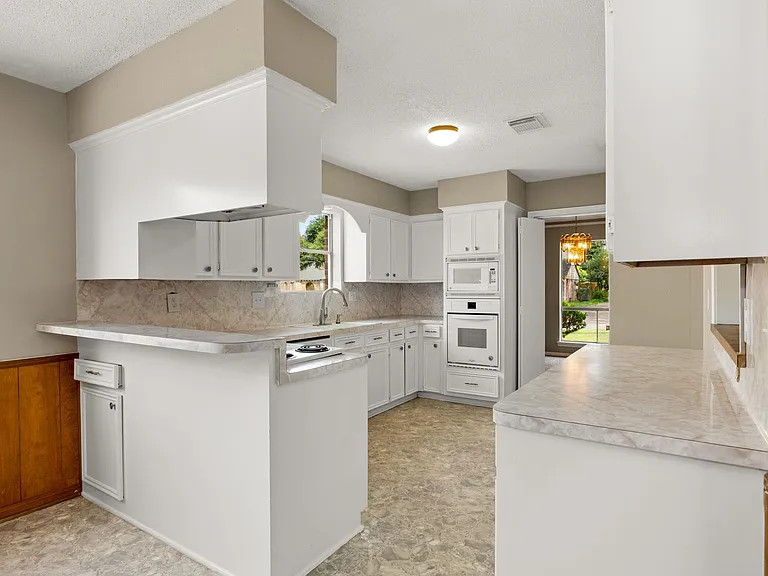 5923 Pebble Springs Dr — Photo 16