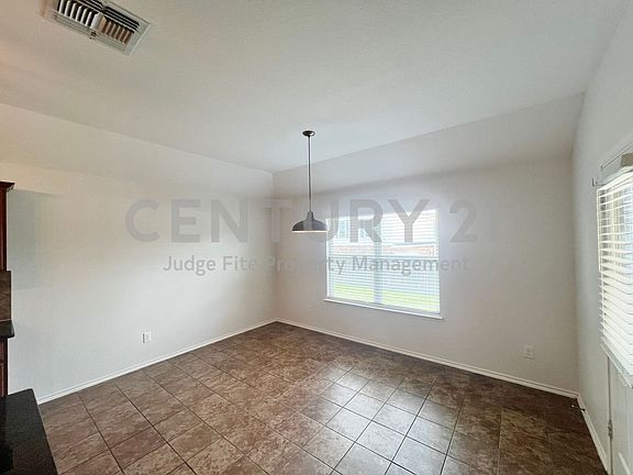 5th image of 1209 Houston Pl