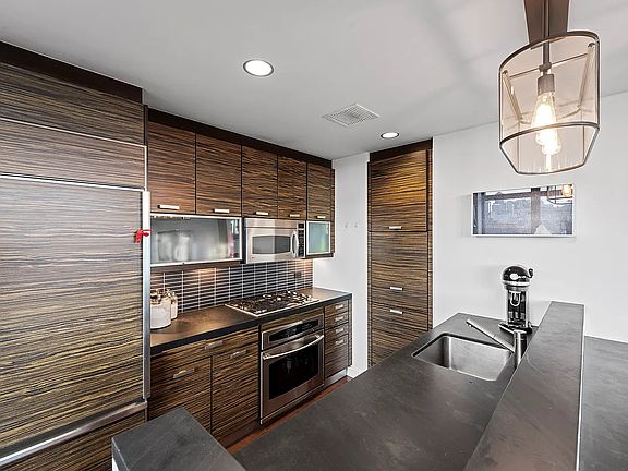 5th image of 101 W 24th St APT 17B