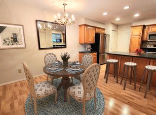 8173 S Forest Hills Cir, Franklin, WI 53132