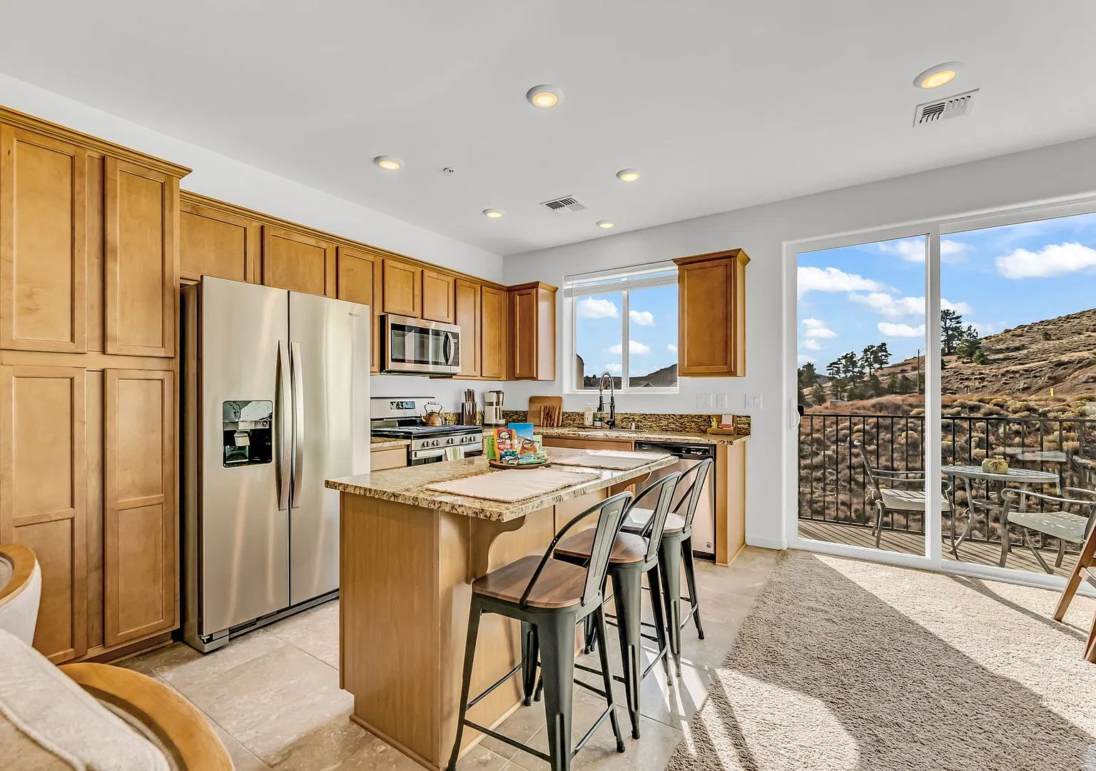 Fully Furnished Townhome With Utilities Included And Flexible Lease Options Available. — Photo 3