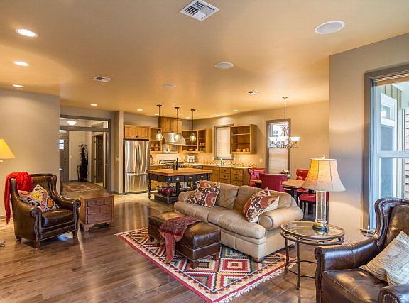 5th image of 1088 SE Creekside Dr