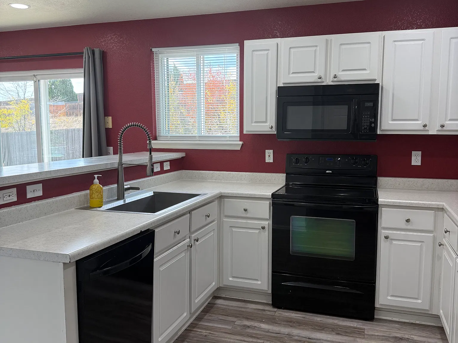 3 bed, 2079 sqft, $2,350 — Photo 2