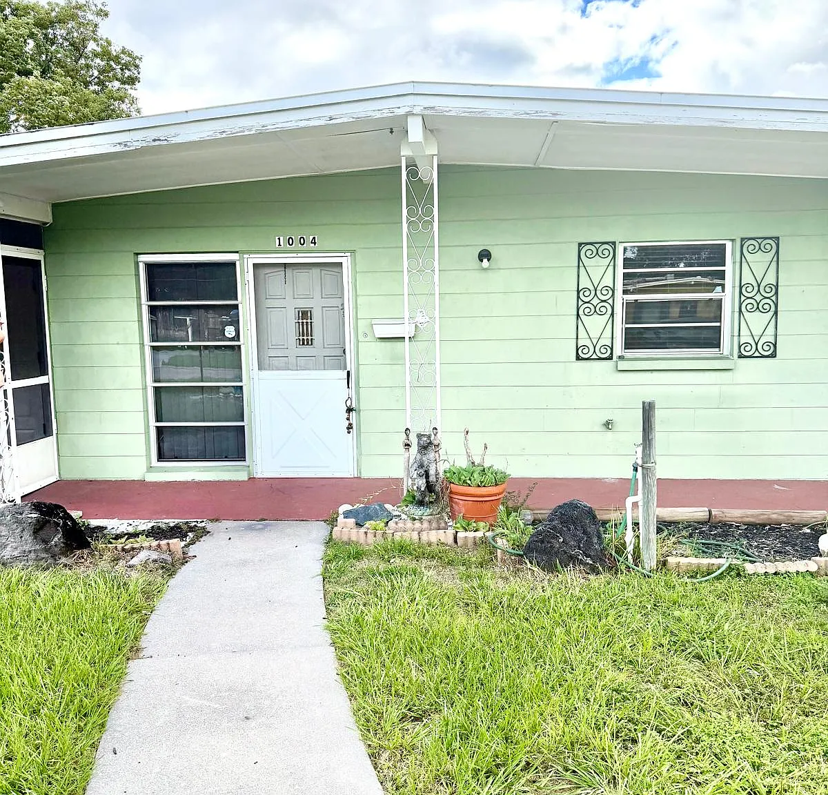 2 bed, 750 sqft, $1,699 — Photo 1
