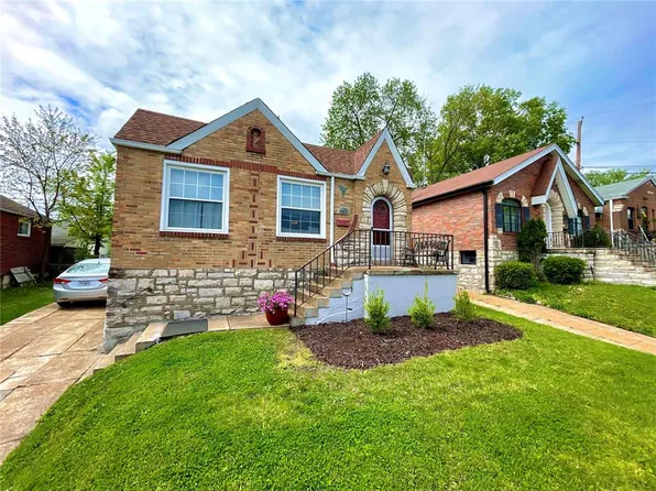 453 Winston Dr, Saint Louis, MO 63125