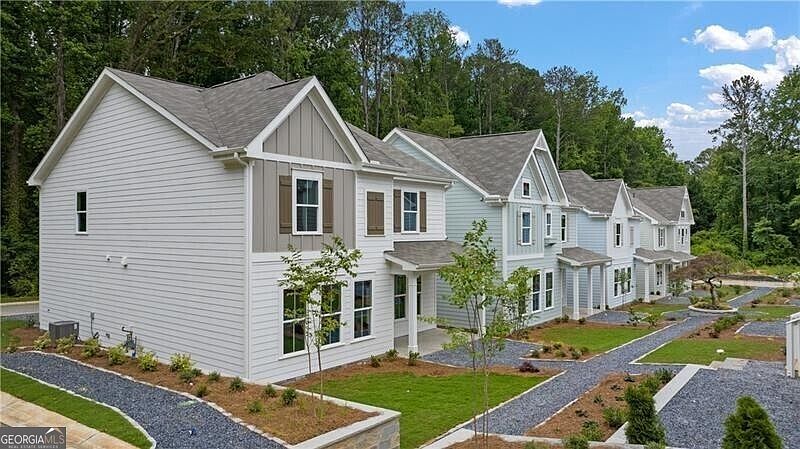 1st image of 915 E Green Ln