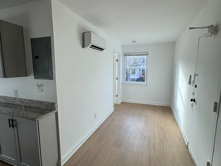 1635 6th St NW #2 — Photo 7
