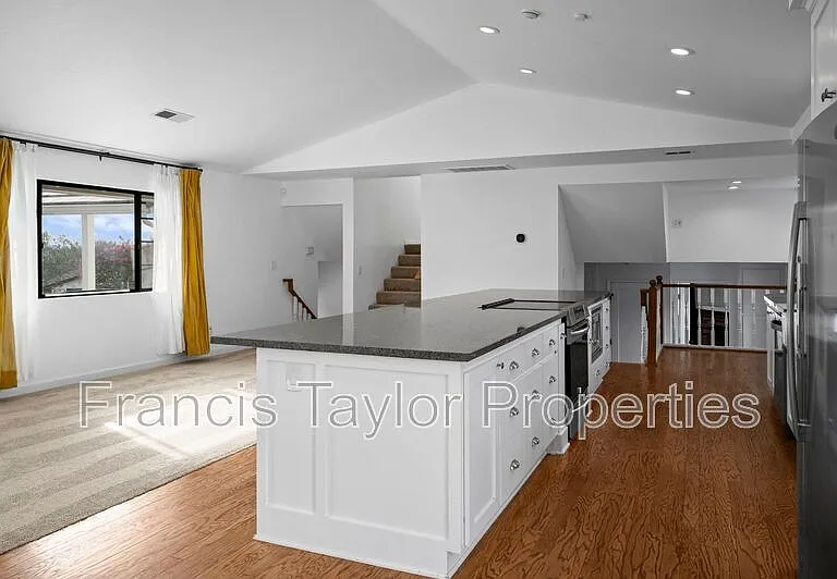 1080 Circle Dr — Photo 9
