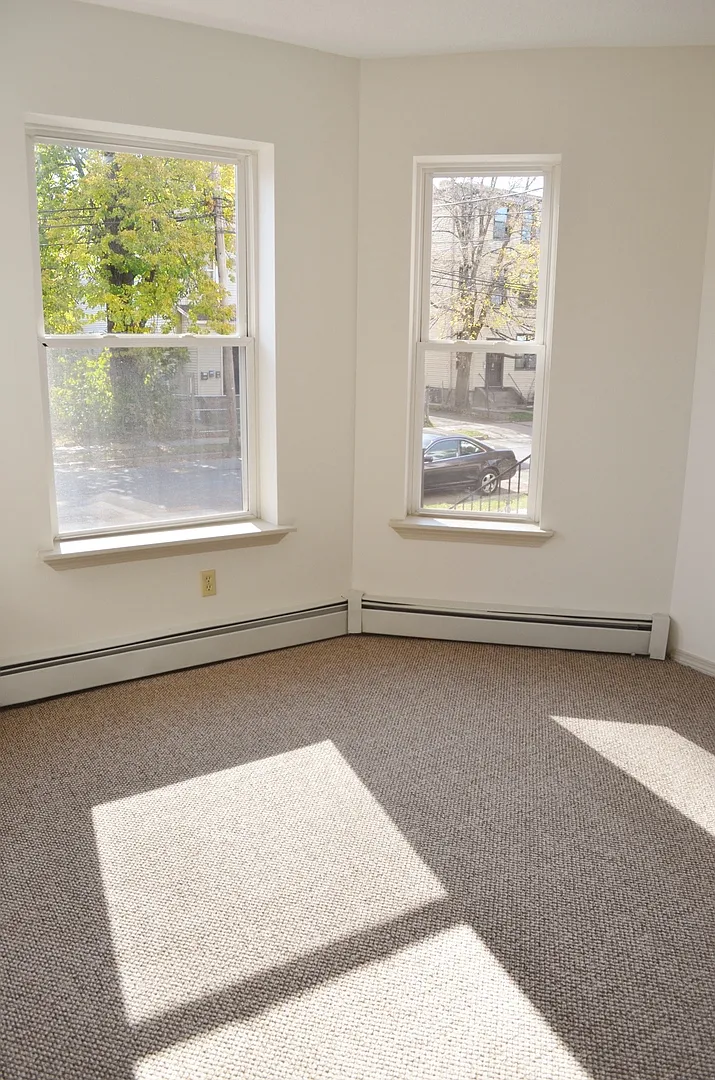 50 Elliott St / Jess Properties, LLC — Photo 3